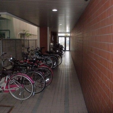 フラワービル県庁前のエントランス