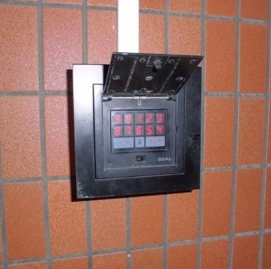 フラワービル県庁前の外観