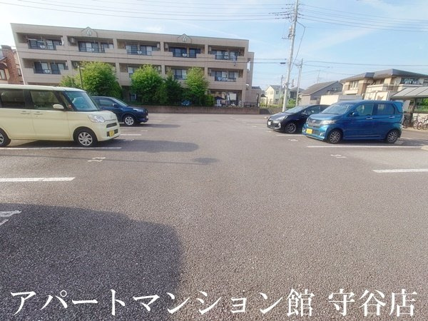 ベルファミーユ１の駐車場