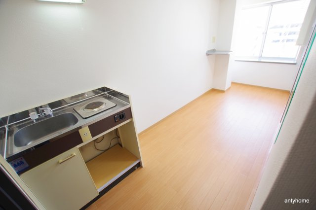 昭和グランドハイツ第２菅栄　仲介手数料無料の居間・リビング