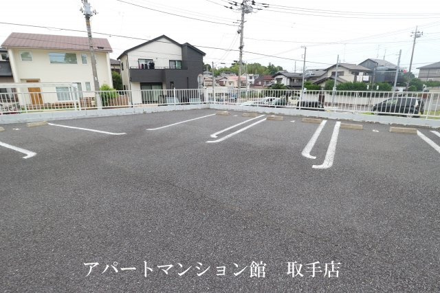 サンモールMⅡの駐車場