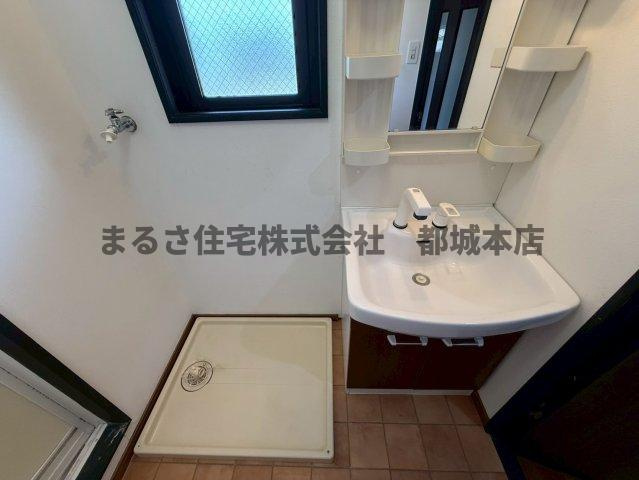 清藤マンションの独立洗面台