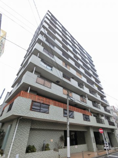 【外観】 | 南東向き・L字型バルコニーにつき全室に窓があり為開放感がございます♪