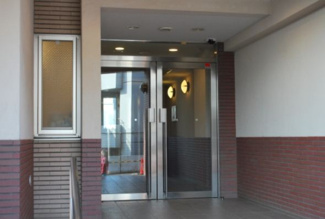 【エントランス】 | 東急田園都市線「溝の口」駅バス13分「堰下」バス停徒歩4分！