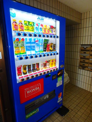 ネクスト倉田　東館のその他共用部分|ネクスト倉田（岡山市中区倉田）RC賃貸マンション　飲料自動販売機を設置☆