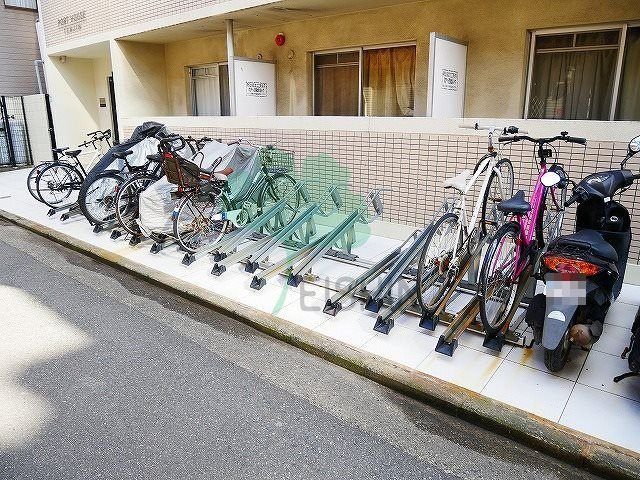 ポートハウス天神の駐車場