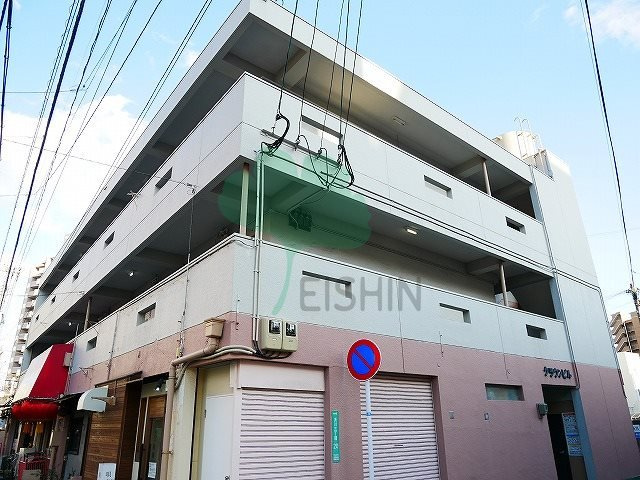 クラウンビルの外観