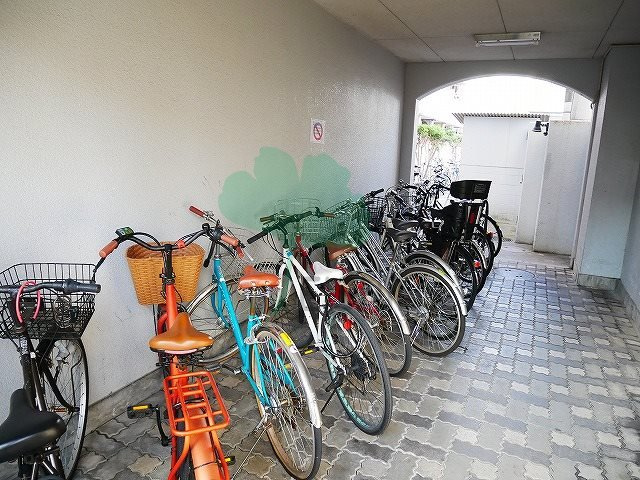 メゾンドセリーズの駐車場