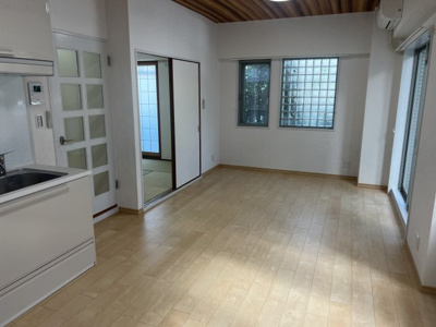 【居間・リビング】 | ファイブ西岡本