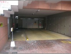 プラージュ大橋の駐車場