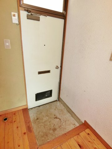 三橋コーポの玄関