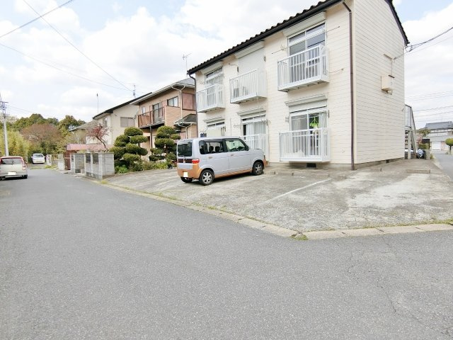 三橋コーポの駐車場