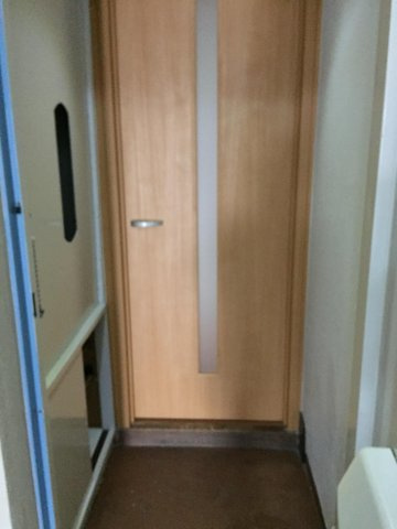 三和マンションの玄関