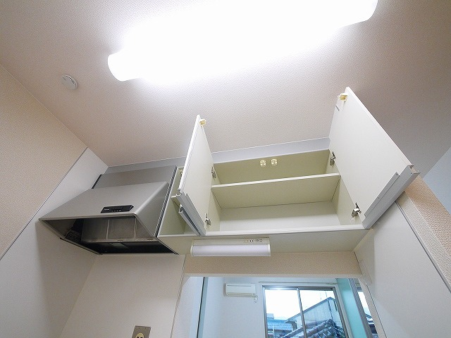 ヴィラーチェ船屋のキッチン|コンパクトなキッチンで掃除もラクラク