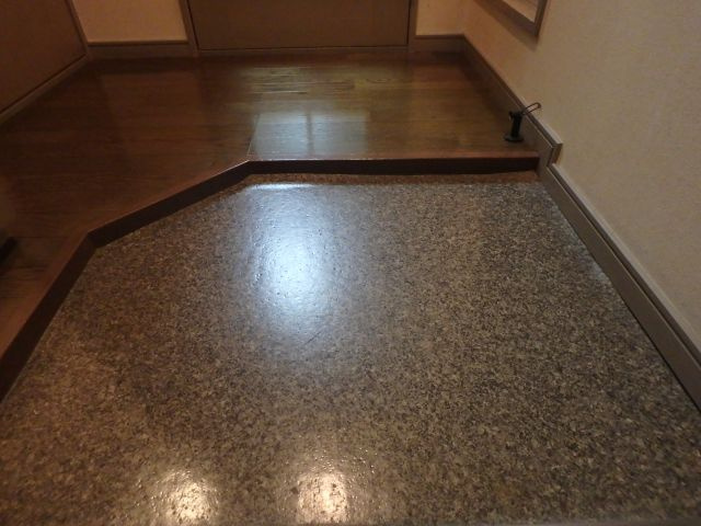 リバーライズ永和の玄関