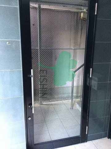 駅前1丁目ビルのエントランス
