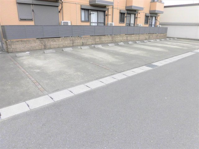 BLOOMの駐車場
