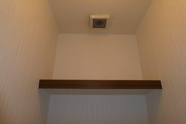 エスポワールのトイレ|トイレ棚