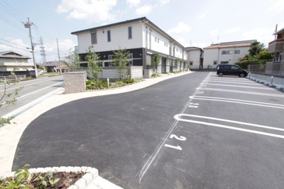 【駐車場】 | シャーメゾンかつらぎ | 駐車場完備です