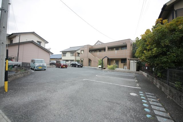 ルミナスハイムの駐車場
