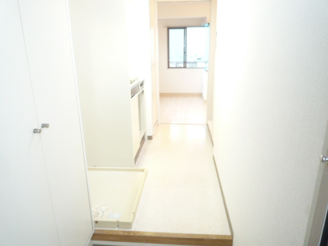 ドエル本郷の玄関|※写真は同タイプの別室になります