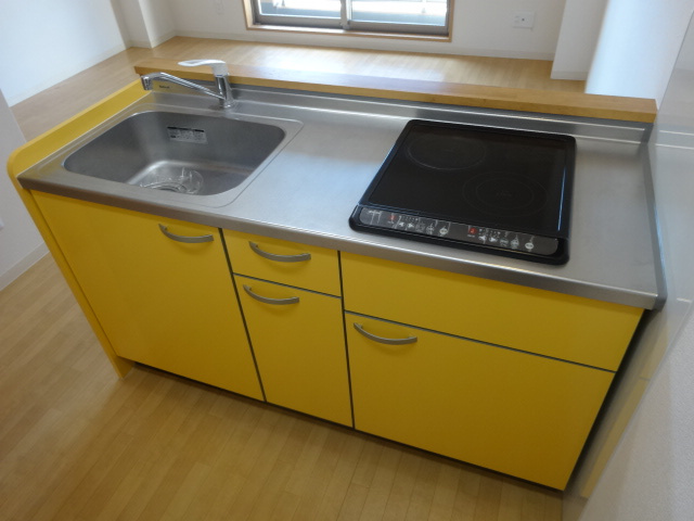 茜苑レジデンスのキッチン|IH2口コンロおシステムキッチン