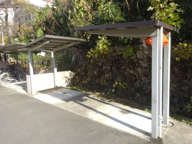 茜苑レジデンスのその他共用部分|バイク置き場は月額1000円