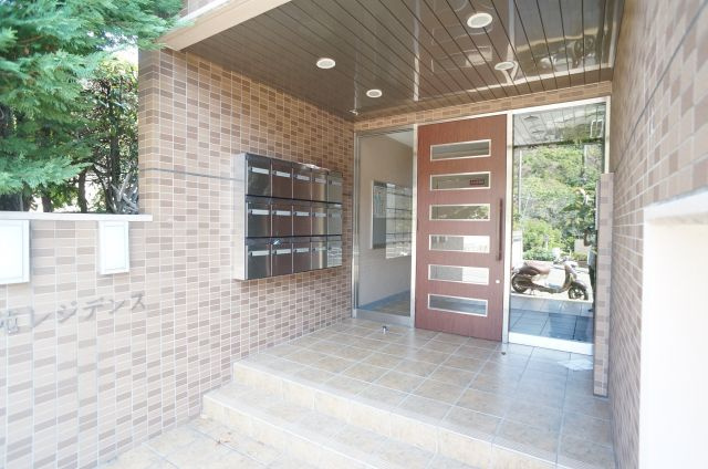 茜苑レジデンスのエントランス