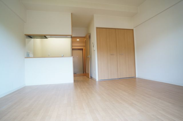 茜苑レジデンスの居間・リビング