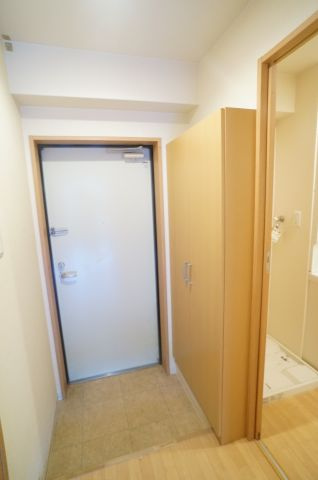 茜苑レジデンスの玄関