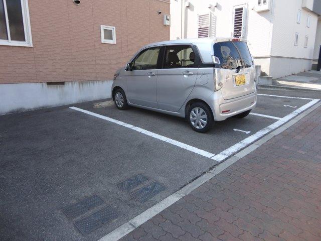 クレセオ白水の駐車場