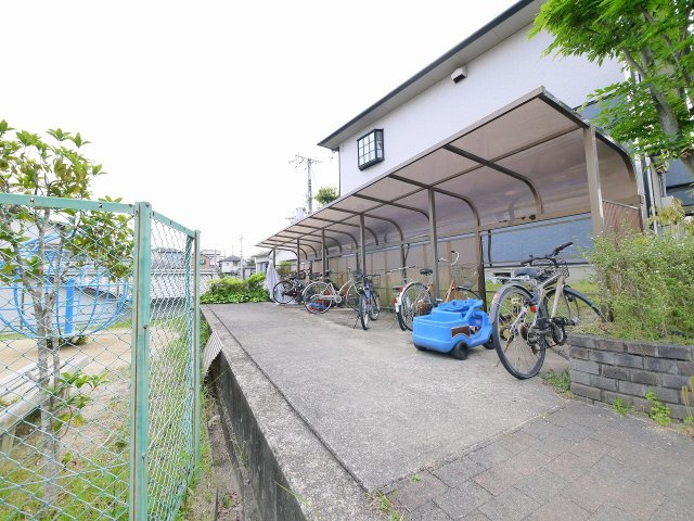 サンビレッジ学園前東坂Aのその他共用部分|自転車置き場