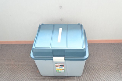 【収納】 | ハイム幸A | 共用部分に各部屋の灯油タンクケースがあります。