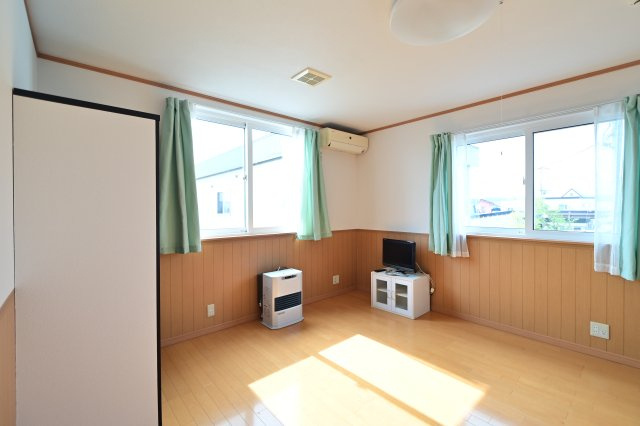 【内装】 | ハイム幸A | 各窓にカーテン、レースカーテンが付いてます