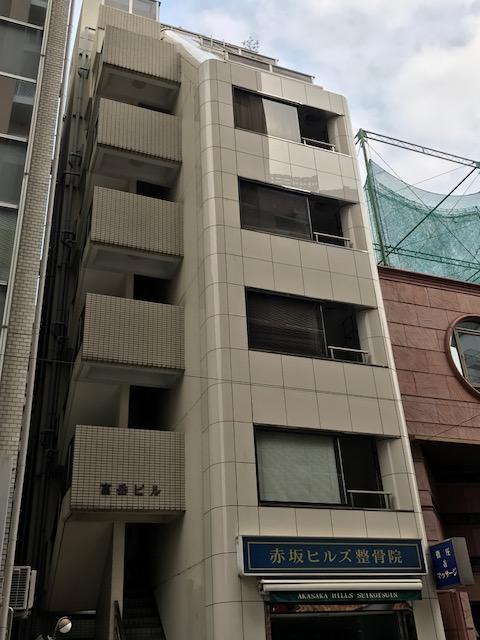富岳ビルの外観