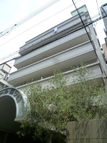 ルミエール四ツ橋の外観