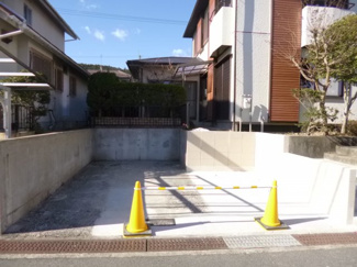 【駐車場】