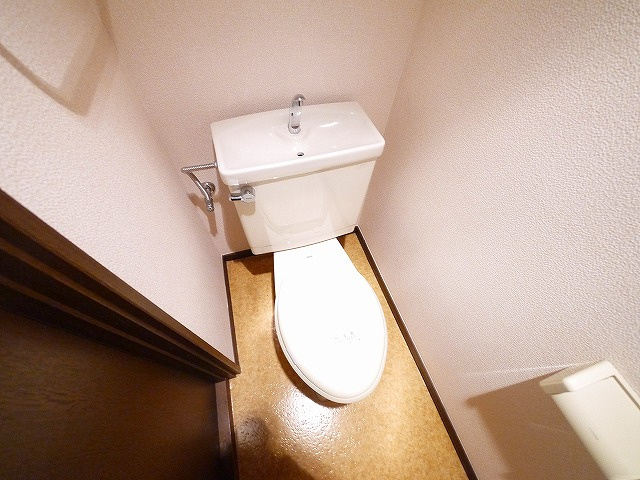 シティパレス奈良町Ｐ２のトイレ|清潔感のあるトイレです