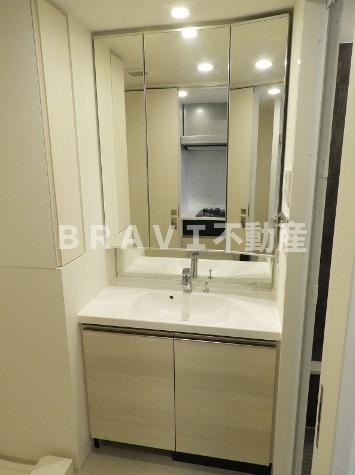 ザ・パークハビオ天満橋　BRAVI不動産の独立洗面台|【ザ・パークハビオ天満橋】朝の身支度には欠かせない独立洗面化粧台