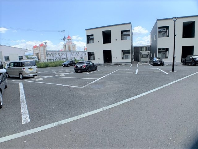 シャインアーチBの駐車場