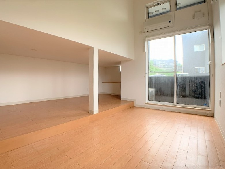 シャインアーチBの居間・リビング