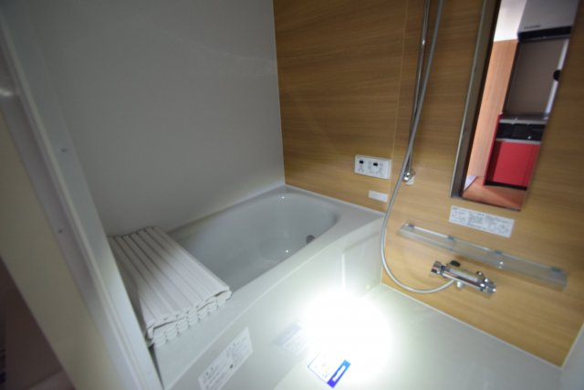 オークス夏見台の浴室|大きな鏡つき