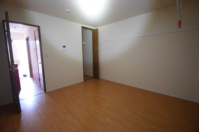 オークス夏見台の居間・リビング|洋室8帖