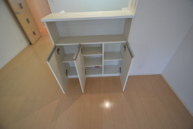サンフルールのその他|カウンターの収納棚