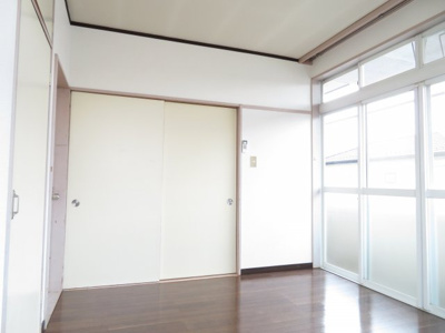 【洋室】 | アレストホウジョウ１ | 南洋室　南西角部屋　日当たり良好