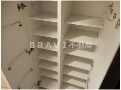 ザ・パークハビオ天満橋　BRAVI不動産の玄関|【ザ・パークハビオ天満橋】十分な収納スペースがあります