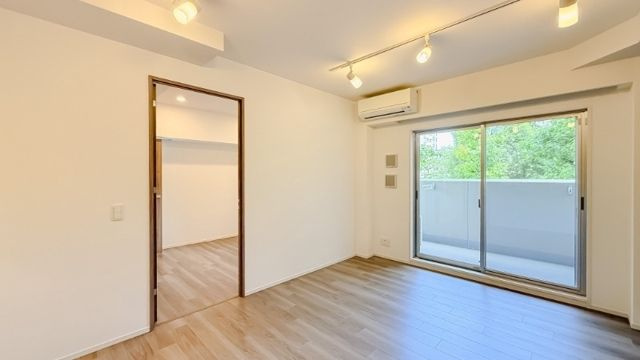 ザ・パークハビオ天満橋　BRAVI不動産の居間・リビング|【ザ・パークハビオ天満橋】ゆったりとしたリビングです