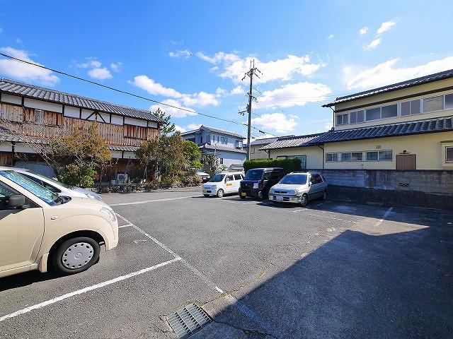シルキーハイムの駐車場|駐車場に車を止められます