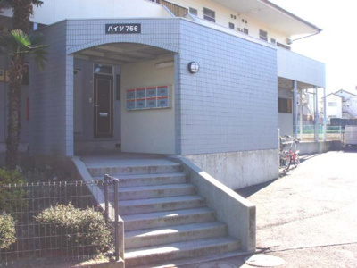 【エントランス】 | ハイツ756 | エントランスの写真です！人気の角部屋＆最上階のお部屋☆洋室と和室のある2DKでファミリーさんにもぴったり♪