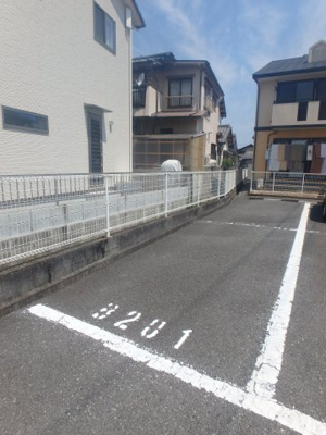 【駐車場】 | フォンティーヌＢ | 西中新田　フォンティーヌB　2LDK　駐車場